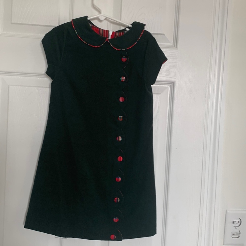 Bailey boy’s corduroy hunter green dress. Like new . Beautiful buttons . Size 6x